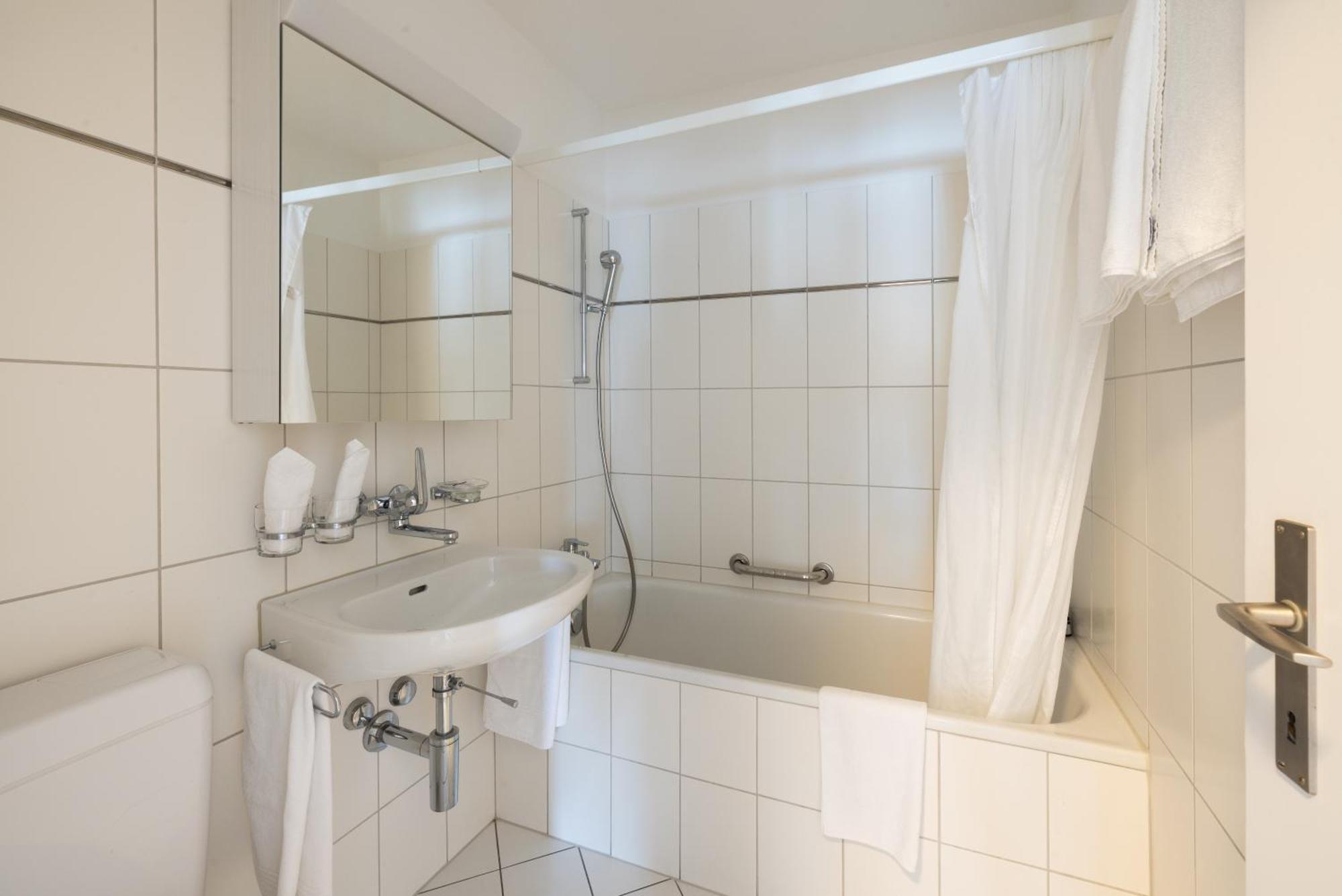 Ema House Serviced Apartments Aussersihl ซูริก ภายนอก รูปภาพ